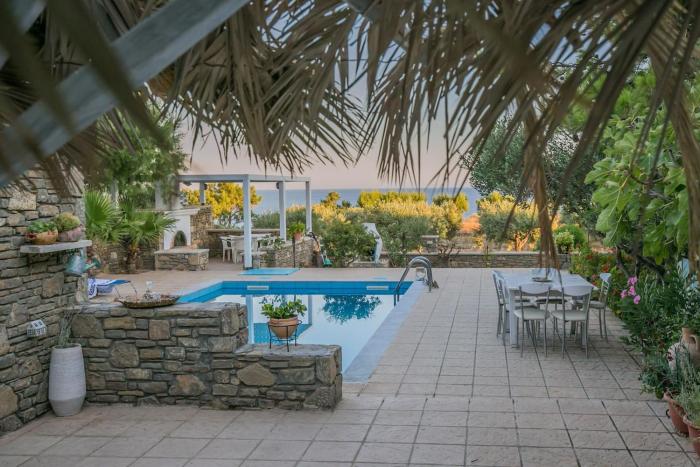 Traditional stone studio - private swimming pool