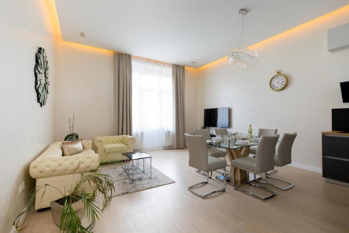 Grand Designer Dream Home in The Center w 3BR3Bath