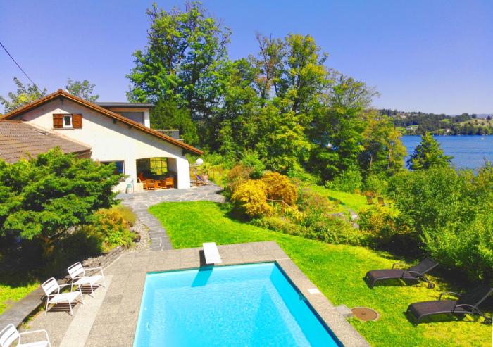 Lake Villa Lotus
