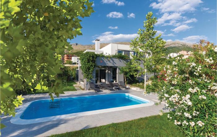 Beautiful Home In Podstrana With Wifi, Outdoor Swimming Pool And Heated Swimming Pool