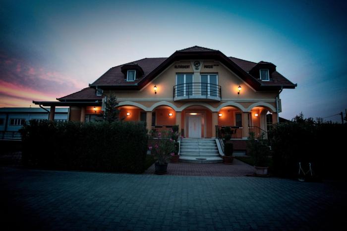 Budapest Airport Almáskert Panzió