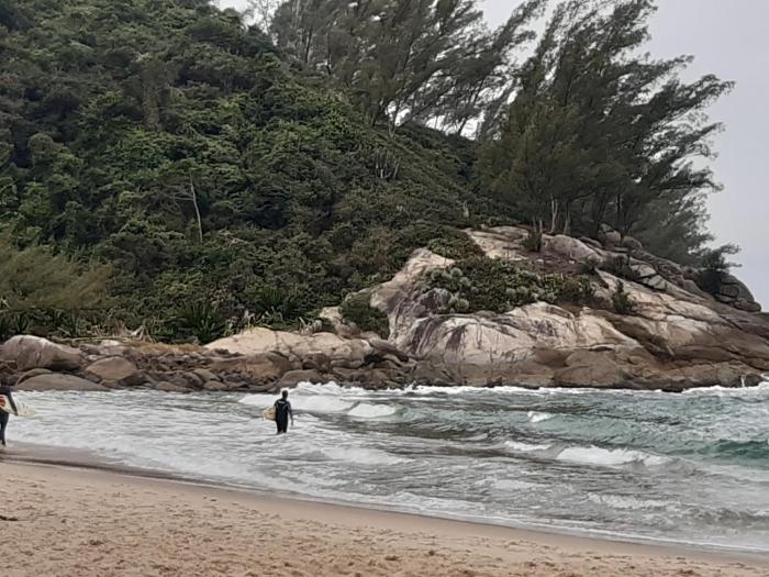 Casa Rústica praia da Ferrugem próximo praia com piscina compartilhada