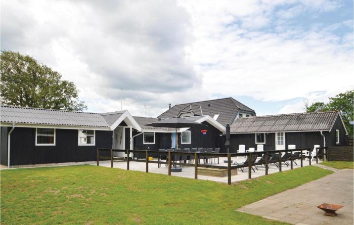 Five-Bedroom Holiday Home In Blokhus