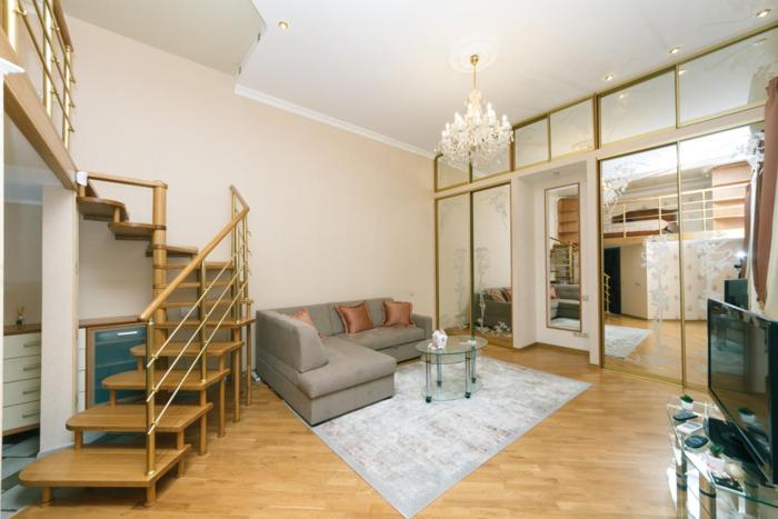 Stylish two-level flat 2 min from Khreschatyk