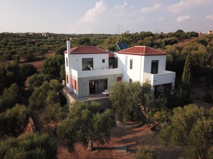 LIOFYTO - Stylish villa with views to Foinikounda bay