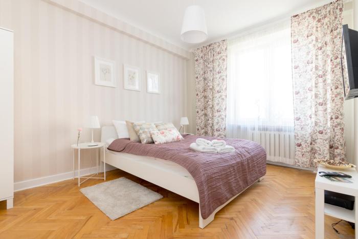 Chmielna Central Warsaw Apartment by BookingHost