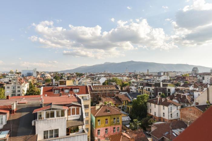 Beautiful City View Maisonette Apartment by Flat Mаnager