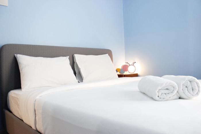 Deluxe 2BR Apartment at Newton Residence Bandung with Mountain View By Travelio