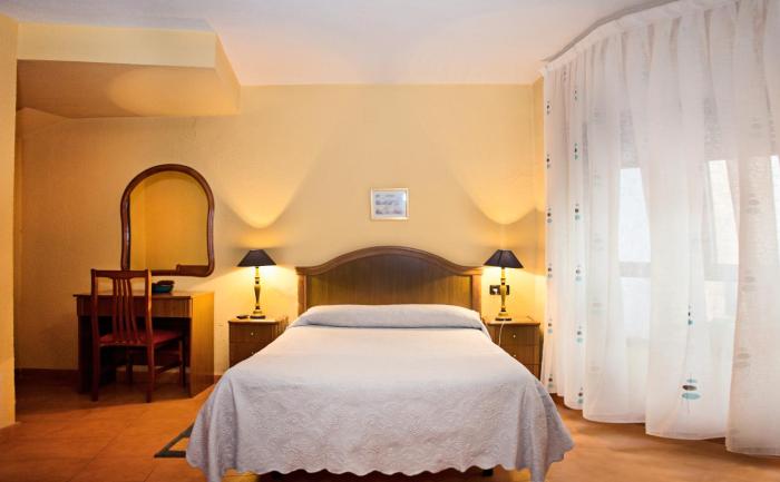 Hostal Guzman El Bueno by gaiarooms