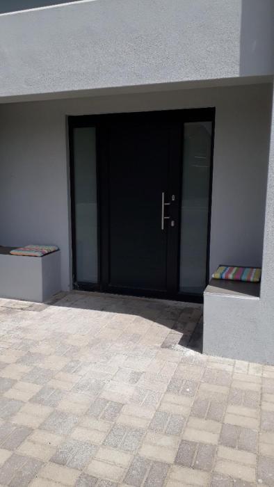 Shell Cottage a stones throw from the beach