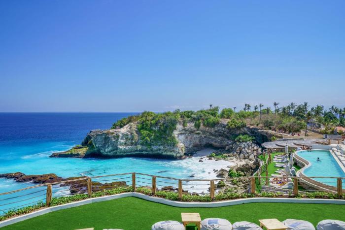 Blue Lagoon Avia Villas