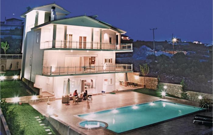 Lovely Home In Theologos