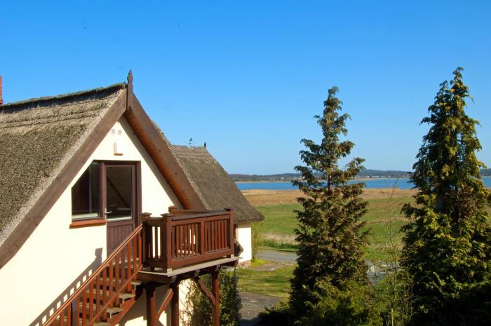 WG Bernstein - Reetdachhaus - Ruhe und Seeblick