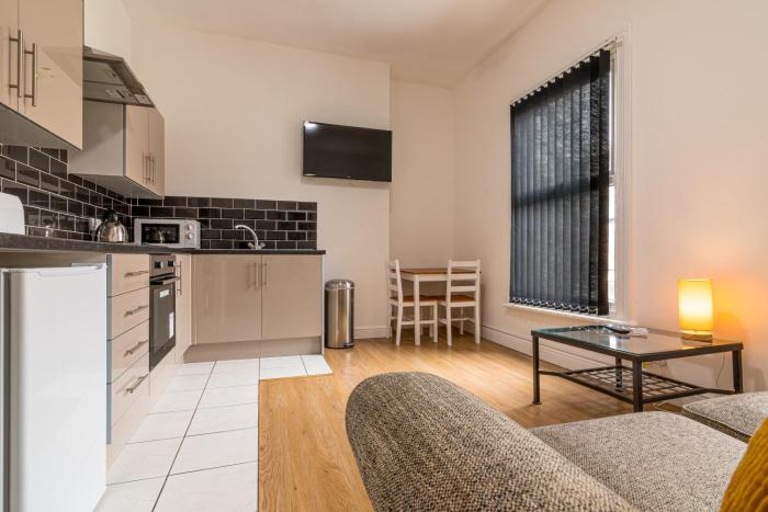 1 Bed Apt near Hospital and Stadium Free Parking Work or Leisure