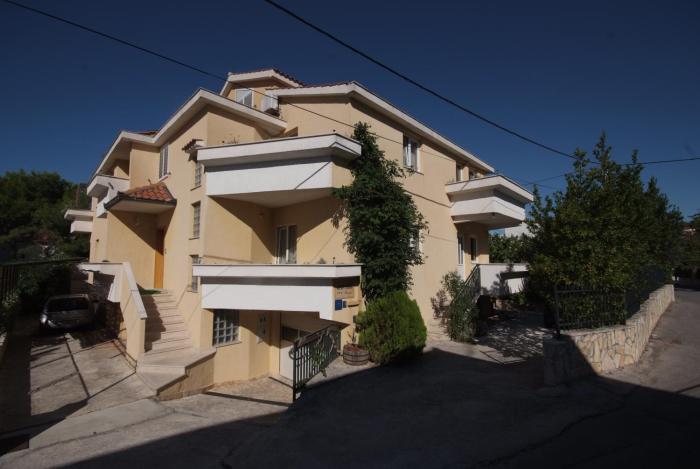 Apartments Gogi