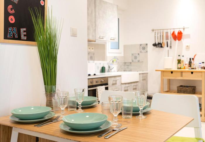 1 KM from The Acropolis 1 Bedroom Apt Netflix And Washing Machine