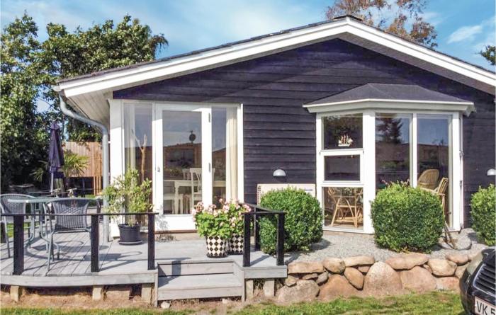 Two-Bedroom Holiday Home In Ronde