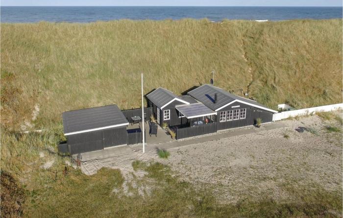 Three-Bedroom Holiday Home In Ulfborg