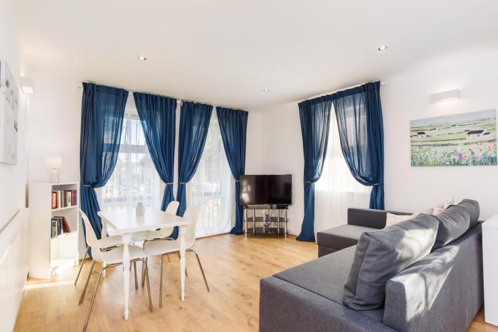 Sunny One Bedroom Apartment Near City Centre!