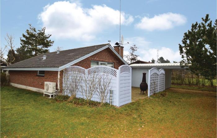 Three-Bedroom Holiday Home In Rodby