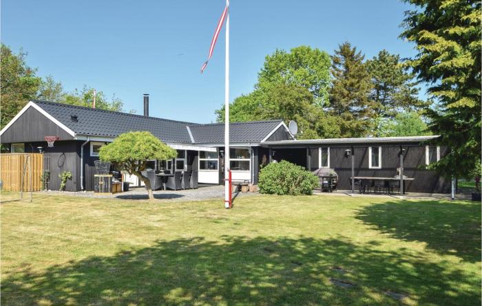 Three-Bedroom Holiday Home In Juelsminde