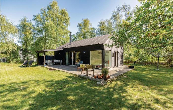 Three-Bedroom Holiday Home In Hojby