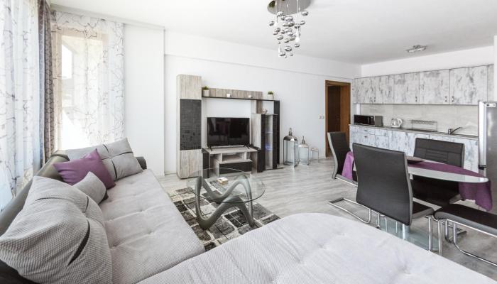 NEXT TO GONDOLA Cosy Elegant 2 Bedroom apartment in Neon Complex