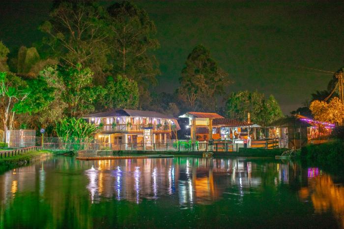 Hotel Campestre Lagos de Venecia - Chalet, glamping, camping y overlanding