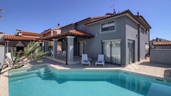 Charming villa Verde with private pool in Pula