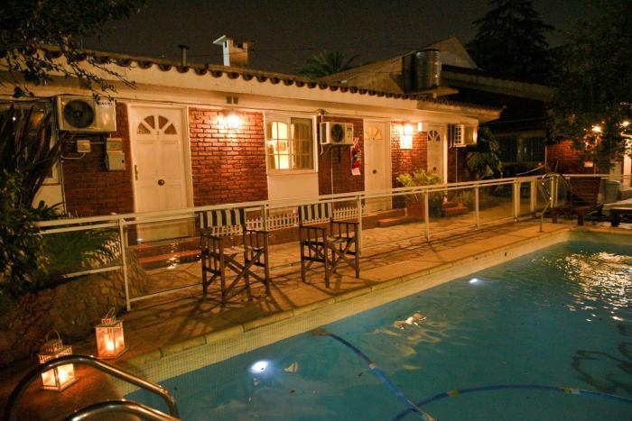 Bernies Bed & Breakfast , A 3 KILOMETROS DEL AEROP EZEIZA, VAN ,IN-OUT, FREE EZEIZA AIRPORT