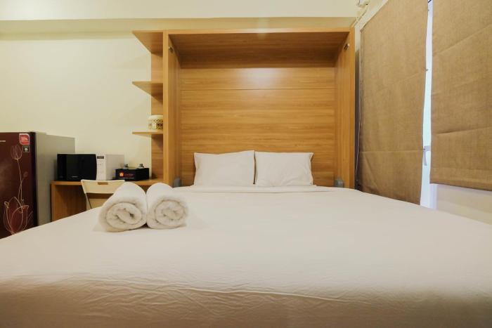 Modern Studio Apartment at 27th Floor Green Pramuka City By Travelio