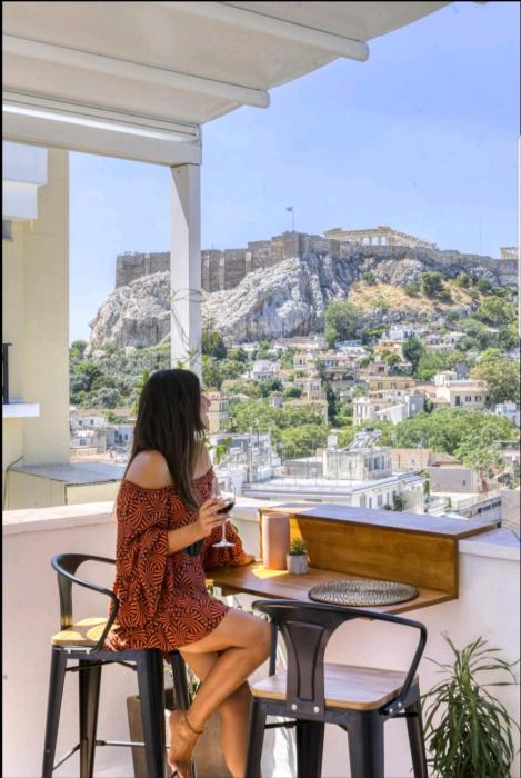 Acropolis stunning view Penthouse in Plaka for 2!