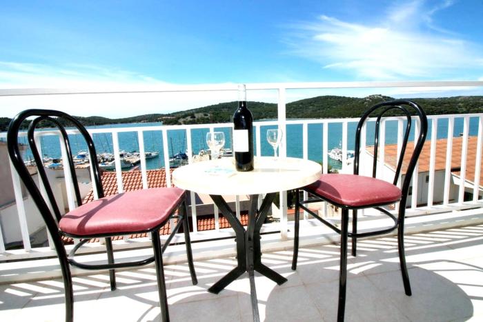 2 bedrooms appartement with wifi at Tisno
