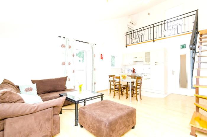 One bedroom appartement at Dubrovnik 300 m away from the beach with sea view furnished terrace and wifi