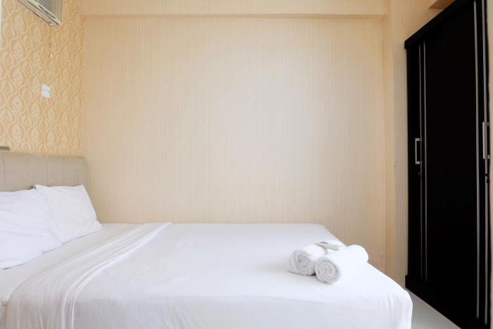 Comfy 2BR Apartment at Green Pramuka City By Travelio