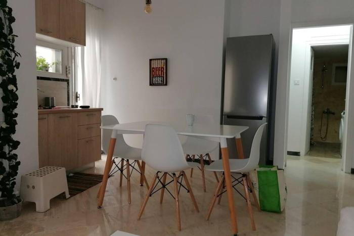 Modern cozy apartment near Metro station