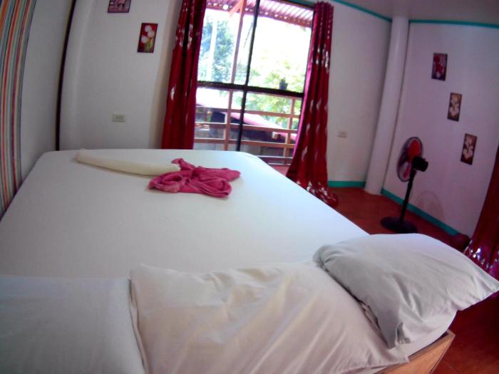 Casa de Viajeros AC room 2nd flr 600mbps spacious 5 minutes to the beach