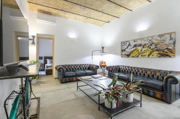 Industrial-Style Apartment Next To Vatican Metro