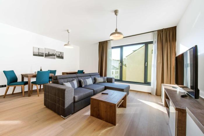 Quiet & new apartment near city center with garage