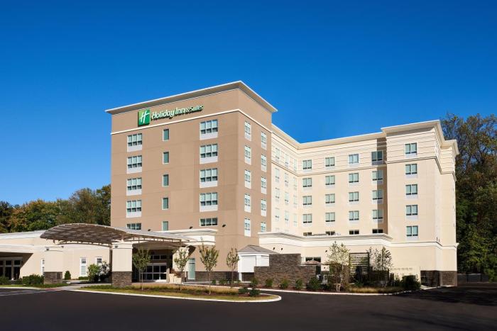 Holiday Inn & Suites Philadelphia W - Drexel Hill by IHG