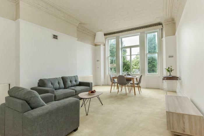 Spacious 1 Bedroom Period property in Hampstead