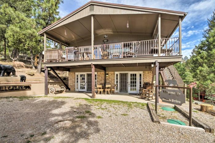 Cozy Ruidoso Cabin with Hot Tub and Game Room!