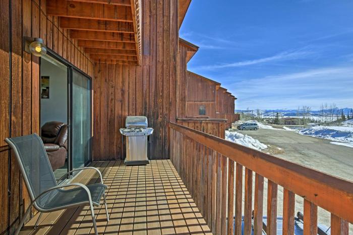 Near Lake Granby Grand Lake Townhome with Views