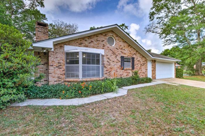 Spacious Gulfport Home with Patio - Mins From Beach!