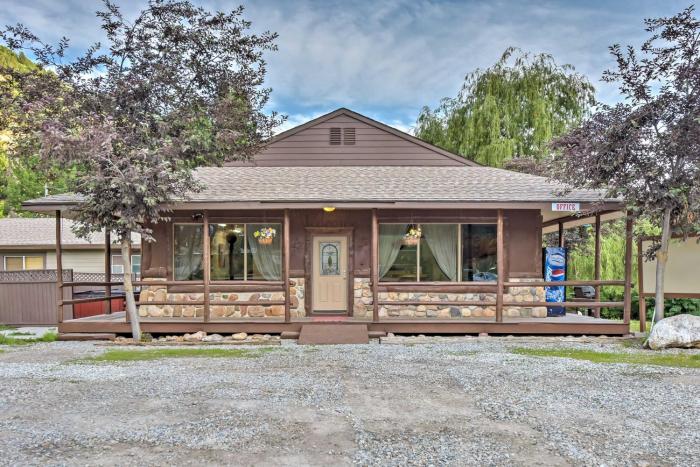 Huge Preston Cabin w Game Room & Mountain Views!