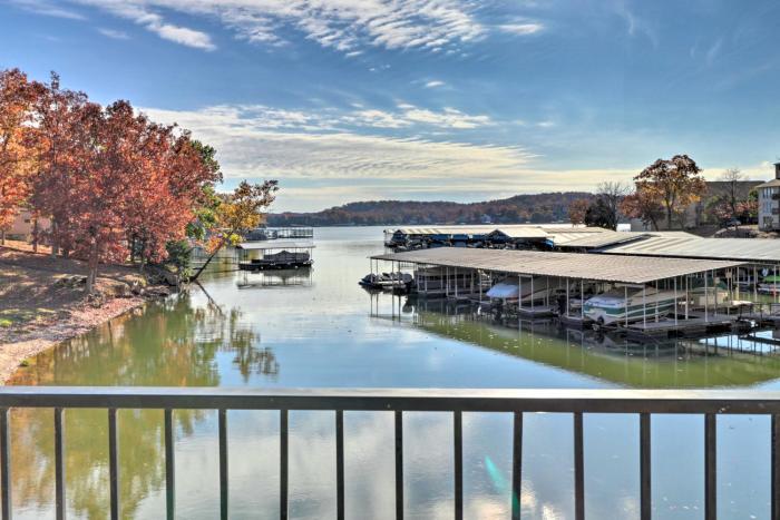 Pool and Fishing Docks Couples Lake Ozark Condo