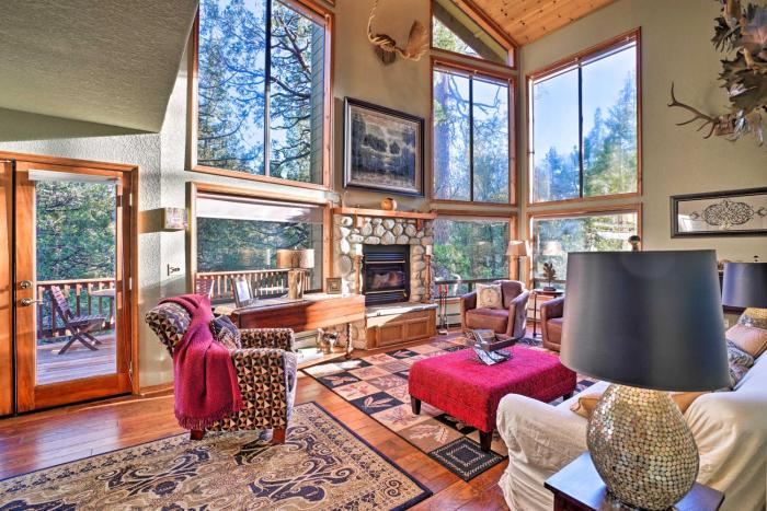 Cozy Idyllwild Cabin with Decks - Steps from Hiking!