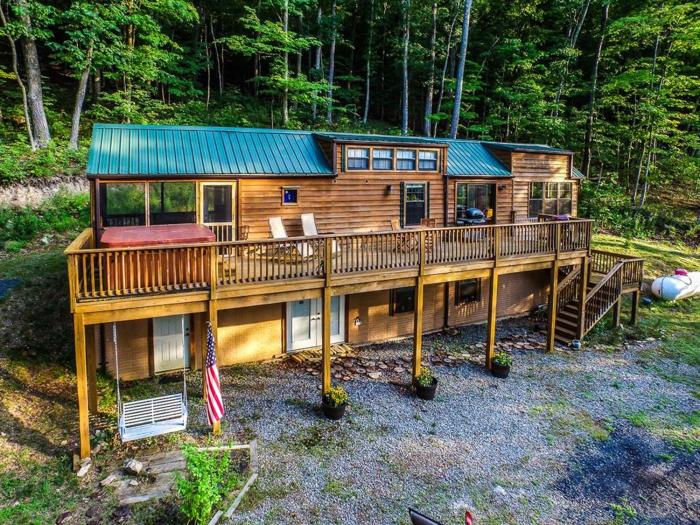 Family Cabin on 6 Acres with Lake Access and Hot Tub!