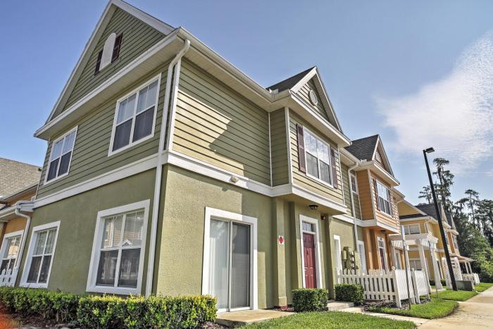 Townhome with Resort Perks, Near Disney and Universal!