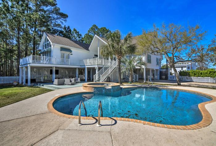 Spacious Pass Christian Home w Pool & Boat Launch